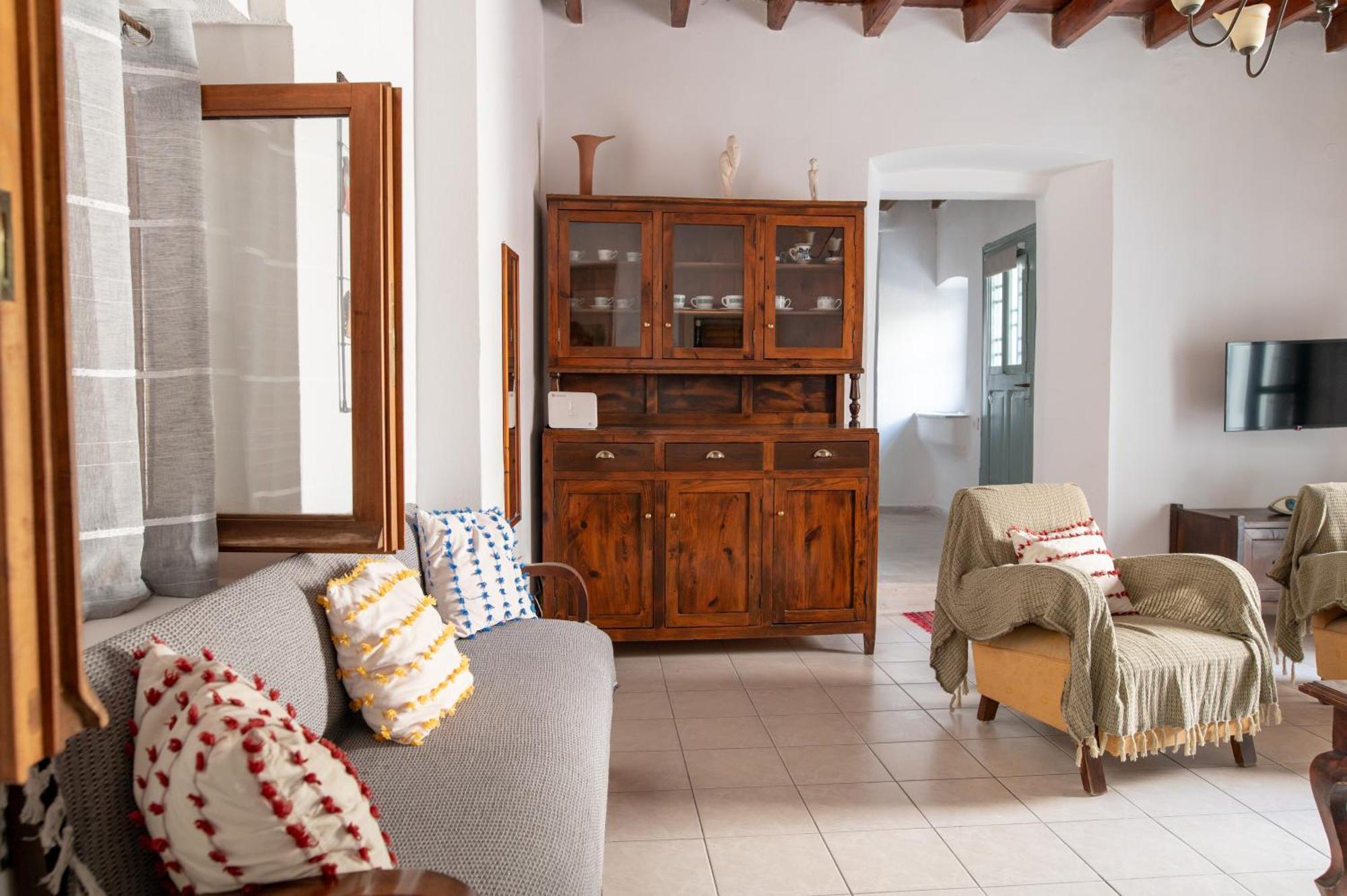 Apellou House *